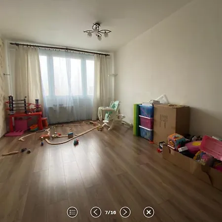 Homestay Non-passable Rooms, Stanning View, Last Floor, Close To Metro, Near Center, Balcony *