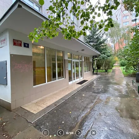Homestay Non-passable Rooms, Stanning View, Last Floor, Close To Metro, Near Center, Balcony *